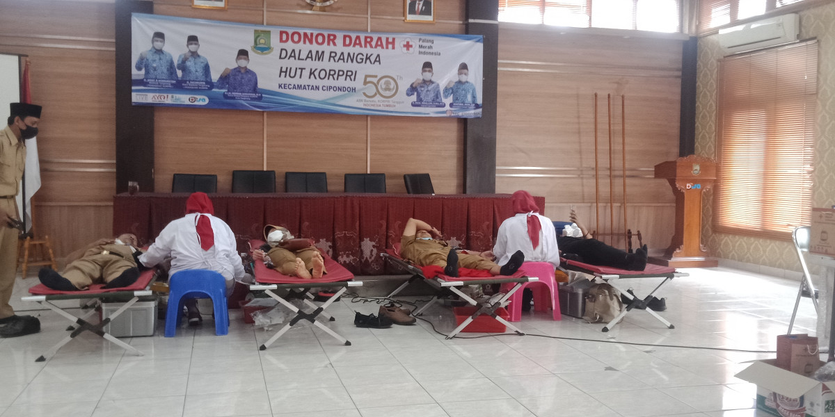 Mengikuti donor darah di kecamatan